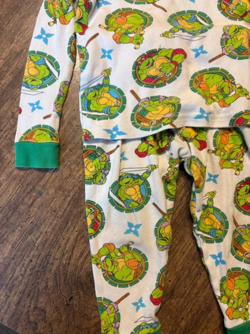 2016 Nickelodeon TMNT pajama set fits 18 months- *please read*